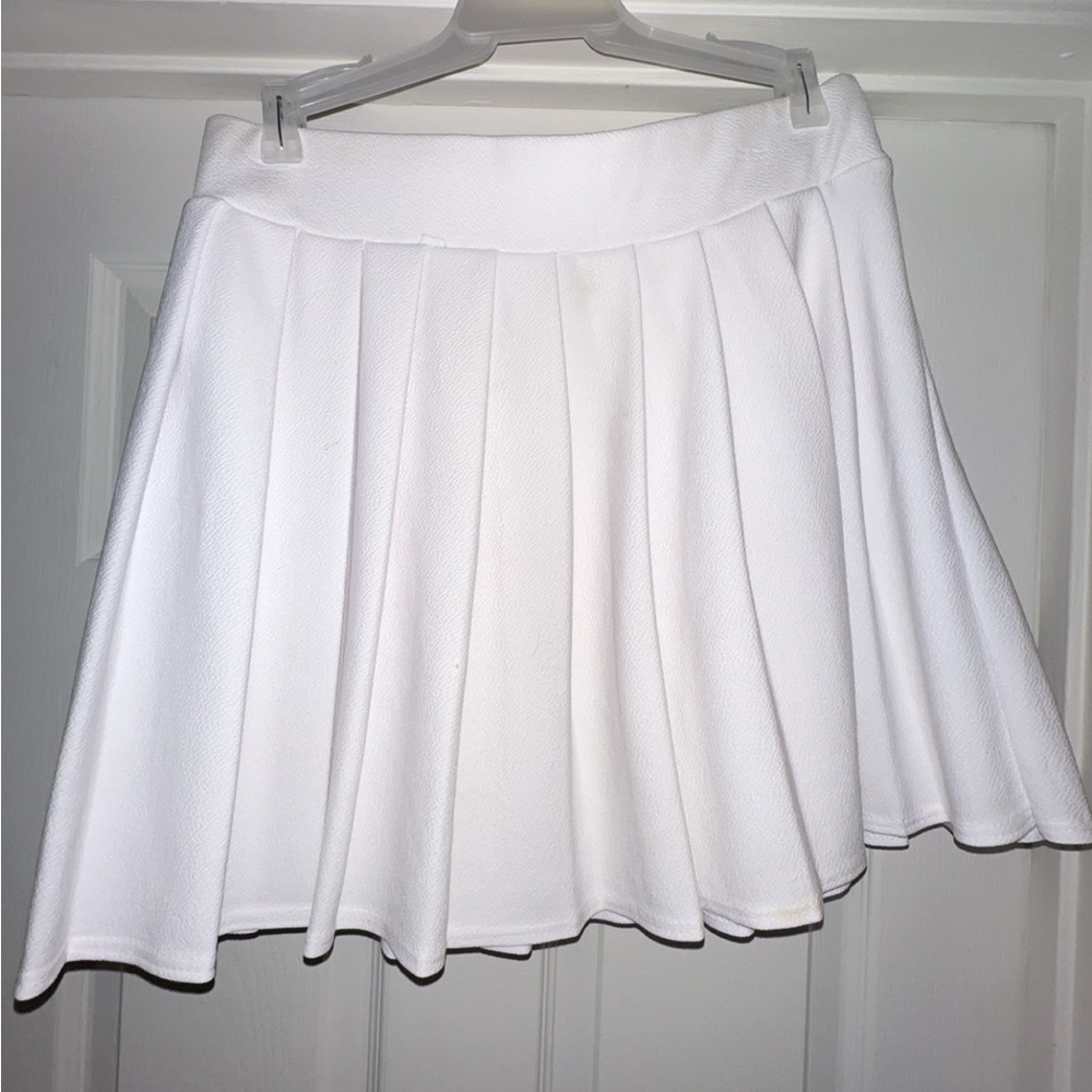 Elegant White Pleated Skirt
